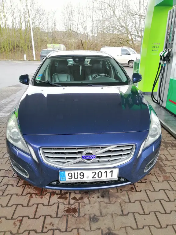 Volvo V60 D5 2.4 s výbavou Summum z roku 2011